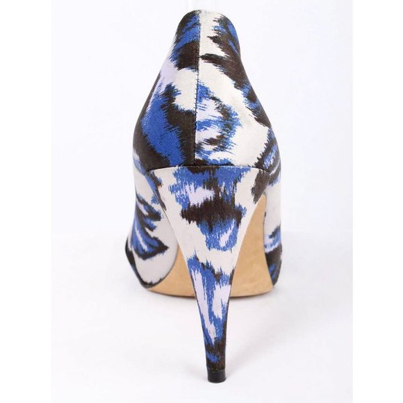 CYNTHIA VINCENT Blue & White Ikat Pattern “Didi” Round Toe Pumps Size 7 - Picture 4 of 9